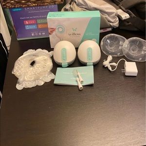 SOLD!!!!Willow breast pump with 2 reusable milk containers.